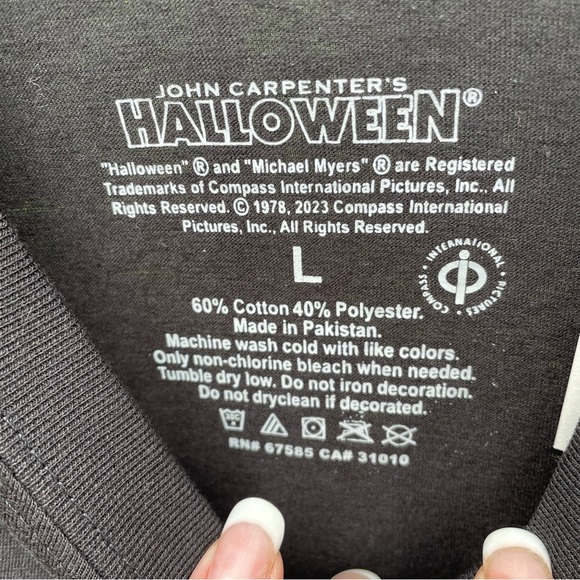 John Carpenters Mike Myers Halloween Japan black T-shirt men’s large nwt - Picture 2 of 4